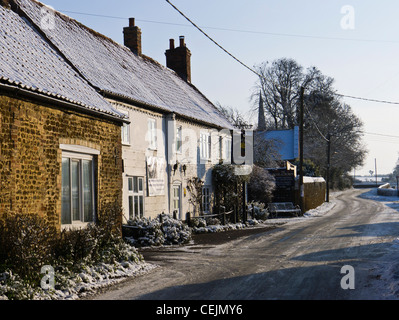 Das Rose &amp; Crown Public House in Snettisham, Norfolk im Winter. Stockfoto