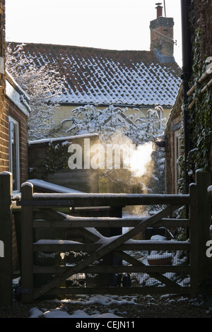 Dampf aus einem Kessel-Vent im Winter. Stockfoto