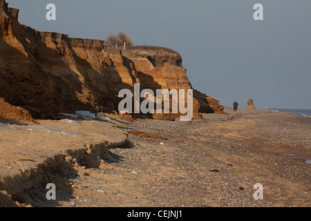 Roten Tonstein Seacliffs südlich von Kessingland an der Küste von Suffolk, England Stockfoto