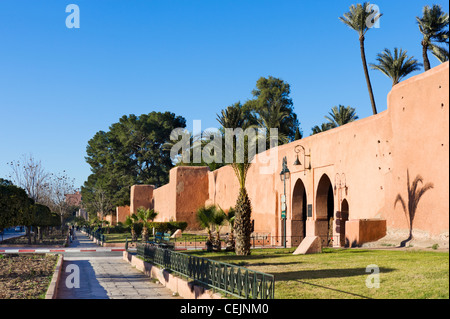 Alte Stadtmauer rund um die Medina Bezirk, Marrakesch, Marokko, Nordafrika Stockfoto