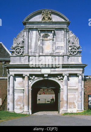 Historisches Wassertor in Tilbury Fort von English Heritage neben Themse London vor Angriffen aus dem Meer Essex England Großbritannien zu verteidigen. Stockfoto