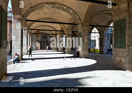 Terrasse und Loggia des Gebäude Palazzo della Regione, Mercanti Kaufmann quadratische, Mailand, Lombardei, Italien Stockfoto