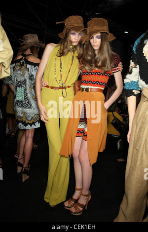 Etro Backstage Milan Ready to Wear Frühling Sommer 2011 Stockfoto