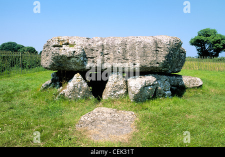 Lligwy prähistorische megalithischen neolithische Grabkammer. Anglesey, Wales, UK Stockfoto