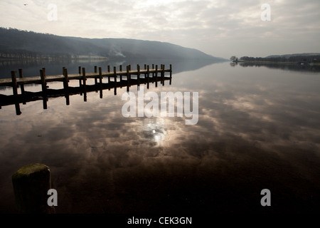 Ein bedeckter Tag auf Coniston im englischen Lake District National Park Stockfoto