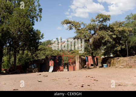 Eingang zu den nord-westlichen Gruppe der gehauene Felsenkirchen von Lalibela in Äthiopien Stockfoto