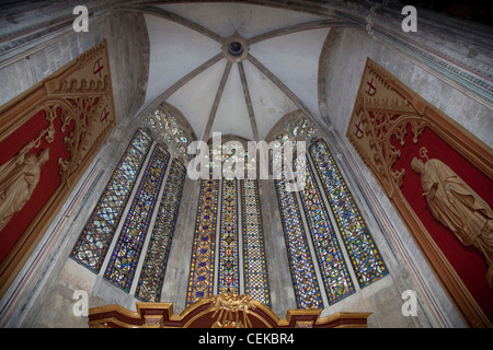 Bau der gotischen Kathedrale in Narbonne begann in 1272 auseinander Chor Querschiff nie vollendet Gebäudeinnere dekoriert Stockfoto