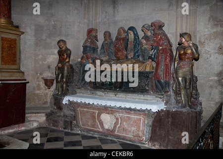 Bau der gotischen Kathedrale in Narbonne begann in 1272 auseinander Chor Querschiff nie vollendet Gebäudeinnere dekoriert Stockfoto