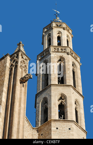 Barcelona, Spanien. Kirche von Santa Maria del Mar (14thC) eine der zwei achteckigen Türmen an der westlichen Fassade Stockfoto