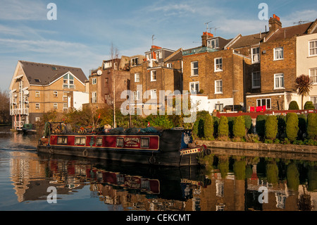 Hausboot am Grand Union Canal, Maida Vale, London, England, Vereinigtes Königreich Stockfoto