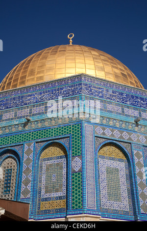 Dome Rock älteste islamische Denkmal stehend, die muslimischen Schrein heiligen Stein "Grundstein" Stein heiligste Stätte des Judentums gebaut Stockfoto