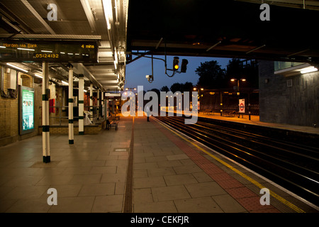 Zentrale u-Bahnstation Finchley in Nord-London Stockfoto