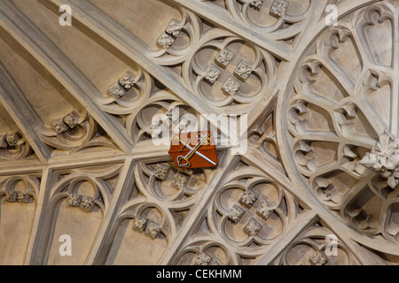 England, Somerset, Bad, Bath Abbey, Fan-gewölbte Decke, Wappen Stockfoto