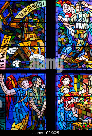 Prag, St.-Veits-Dom, Thunov Kapelle, Glasfenster, Psalmen, Psalm 126:5 Stockfoto