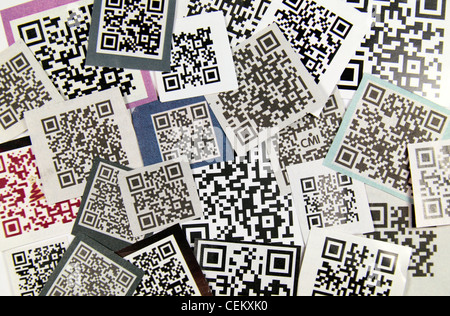 Eine Auswahl von QR (Quick Response) Smartphone-Codes britische Zeitungen und Zeitschriften entnommen, Ende 2011, Anfang 2012. Stockfoto