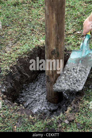 Feder Schaukel Frühling ist endlich da und wir genießen noch einmal unsere Gärten unserer Familien warum nicht folgen Sie diesen einfachen Schritten und Stockfoto