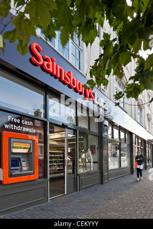 Sainsburys lokal in der Fulham Road in London. Stockfoto