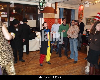 Chassidische Juden Chabad Lubavitch Zweig und deren Freunde feiern das Fest des Purim, Brooklyn, New York Stockfoto