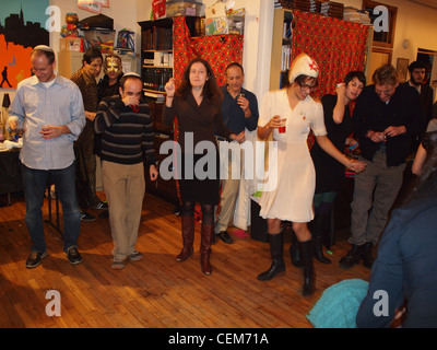 Chassidische Juden Chabad Lubavitch Zweig und deren Freunde feiern das Fest des Purim, Brooklyn, New York Stockfoto