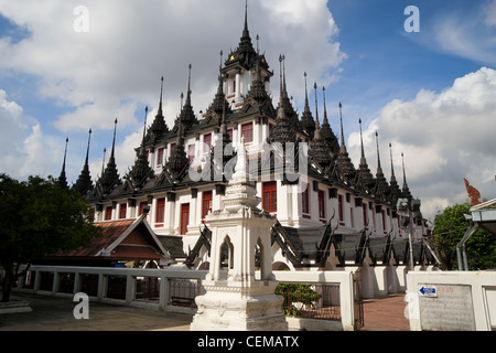 Loha Prasat des königlichen Tempels Wat Ratchanatdaram in Bangkok, Thailand Stockfoto