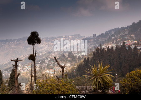 Indien, Westbengalen, Darjeeling Himalayan Hillstation Stadt Skyline von Ghoom Stockfoto