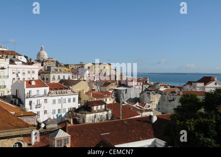 Blick über Alfama Viertel vom Miradouro Das Portas Sol, Alfama, Lissabon, Portugal, Europa Stockfoto