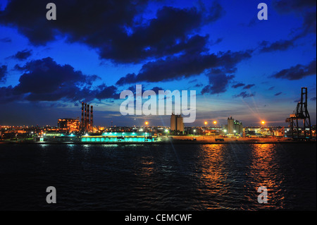 Der Hafen von Fort Lauderdale in Florida am Abend. Stockfoto