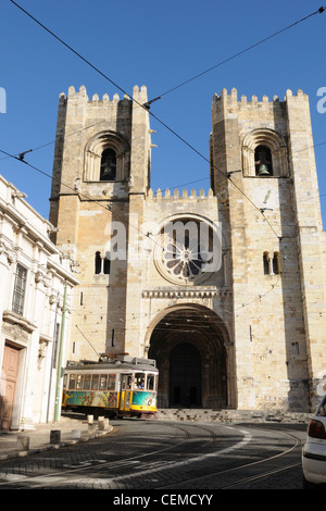 Kirche von Se Alfama Districy Landschaft Belvedere tram in der Regel Lissabon portugal Stockfoto