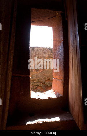 Eingang zum Haus von Gabriel und Rafael, einer der süd-östlichen Gruppe der gehauene Felsenkirchen von Lalibela in Äthiopien Stockfoto