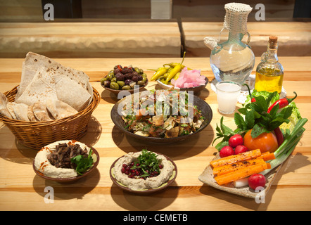 Anzeige der libanesische Gerichte an Yalla Yalla Restaurant London Stockfoto