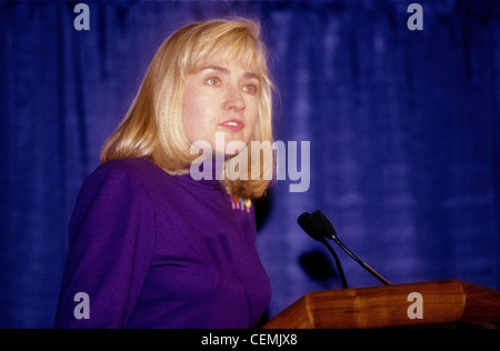 New York, NY - 3. Dezember 1993 - Hillary Rodham Clinton erhält Lewis Hines Award der National Child Labor Committee. Stockfoto