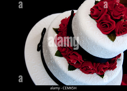 Rote Rosen-Hochzeitstorte Stockfoto