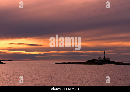 Landegode Leuchtturm auf der kleinen Insel Store Eggeloysa, gebaut im Jahr 1902. Stockfoto