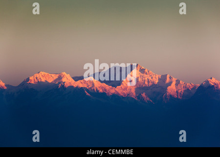 Indien, Westbengalen, Darjeeling, snow capped Gipfel des Kangchendzönga im Morgengrauen von Tiger Hill Stockfoto