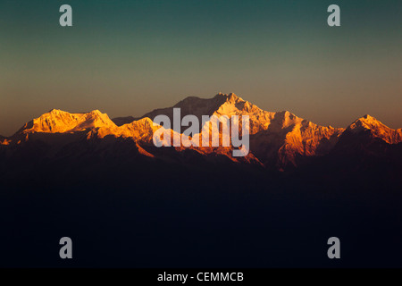 Indien, Westbengalen, Darjeeling, snow capped Gipfel des Kangchendzönga im Morgengrauen von Tiger Hill Stockfoto