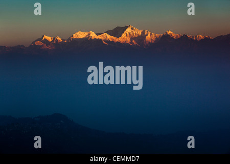 Indien, Westbengalen, Darjeeling, snow capped Gipfel des Kangchendzönga im Morgengrauen von Tiger Hill Stockfoto