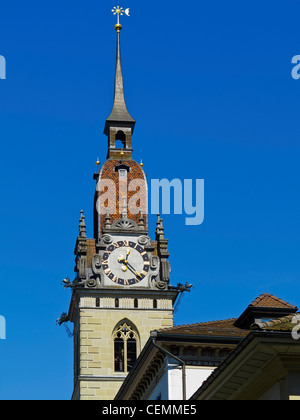 Die Stadtkirche und die ehemalige Stiftskirche (Stiftskirche) St. Mauritius ist das Wahrzeichen von Zofingen, Aargau, Schweiz. Stockfoto