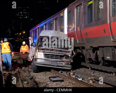 Boston MBTA rote Linie betrunken Unfall Crash Steuerwagen van Massachusetts Longfellow Bridge Stockfoto