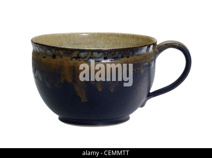 Studiofotografie einer Keramik Tasse isoliert auf weiss mit Beschneidungspfad Stockfoto