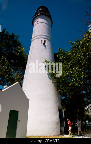 Menschen geben Sie Key West Leuchtturm & Keepers Viertel Museum, Florida, USA Stockfoto