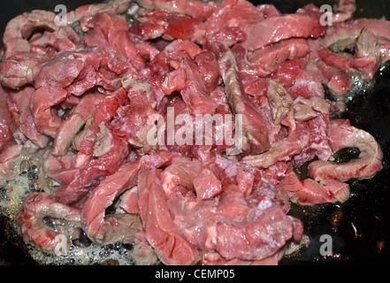 Rindfleisch-Wok Kochen in Pfanne anbraten Stockfoto