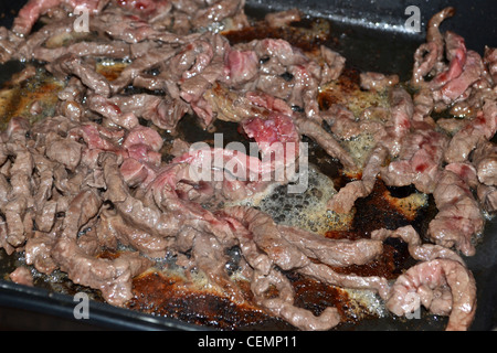 Rindfleisch-Wok Kochen in Pfanne anbraten Stockfoto