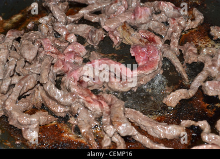 Rindfleisch-Wok Kochen in Pfanne anbraten Stockfoto