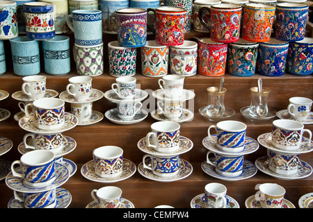 Im türkischen Stil Keramik Kaffee und Tee Tassen, Becher Fliesen Stockfoto