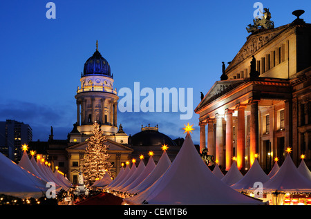 Gendarmenmarkt Square, Berlins schönsten Weihnachten Markt, Schauspielhaus, Deutscher Dom, Berlin, Deutschland, Europa Stockfoto