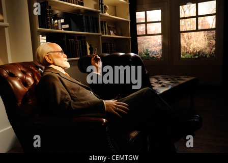 Sigmund Freud als eine Wachsfigur in Madame Tussauds Wachsfigurenkabinett, Unter Den Linden 74, Berlin, Deutschland, Europa Stockfoto