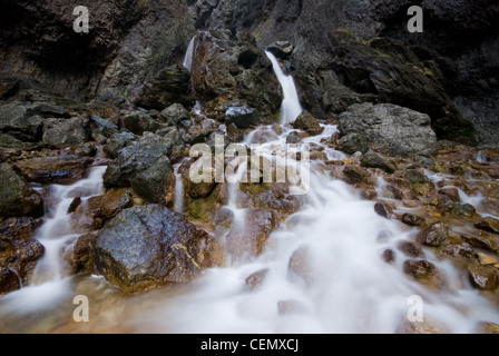 Goredale Narbe - natürlichem Kalkstein Wasserfall und Schlucht in der Nähe von Malham in Yorkshire Dales Stockfoto