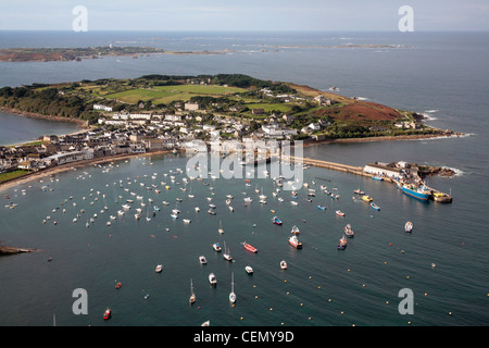 Luftaufnahme von Hugh Town auf St Marys, Scilly-Inseln. Stockfoto