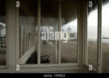 Direkt am Meer-Shelter auf Esplanade, Herne Bay, Kent, UK Stockfoto