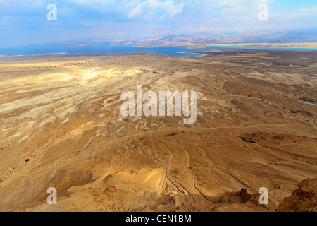 Aussicht auf die umliegenden Land und dem Toten Meer von Masada, eine alte jüdische Festung in die Wüste Israels Stockfoto